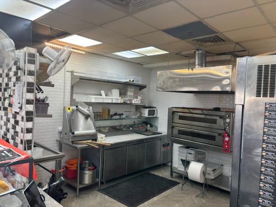 דרך השלום, אזור תעסוקה נשר