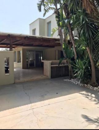 ארבל 58, הפרחים