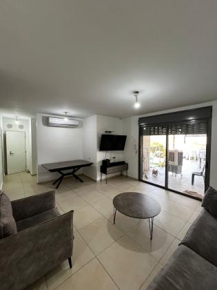 חרצית 4, רמת השקד