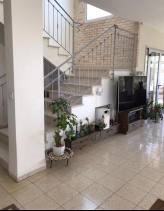 ארבל 58, הפרחים