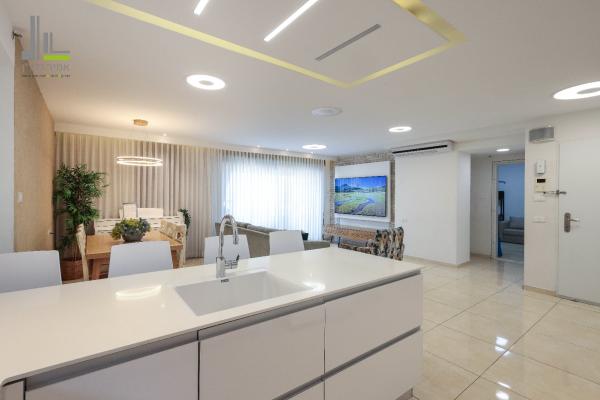 ישעיהו משורר 16, הדר גנים