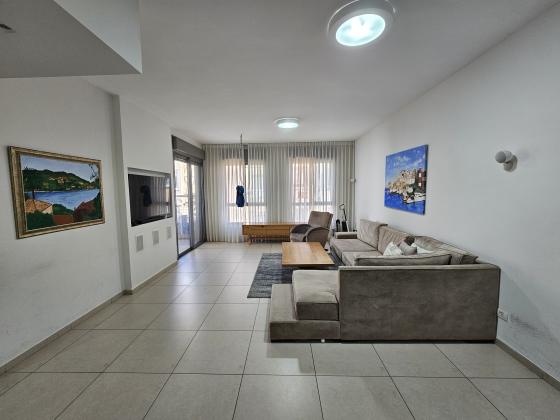 הרצל 10, מגדיאל