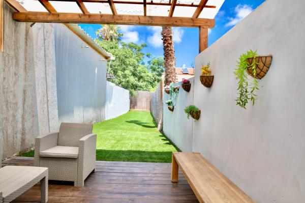 ה באייר 18, גבעת אולגה ג' ו-ד'