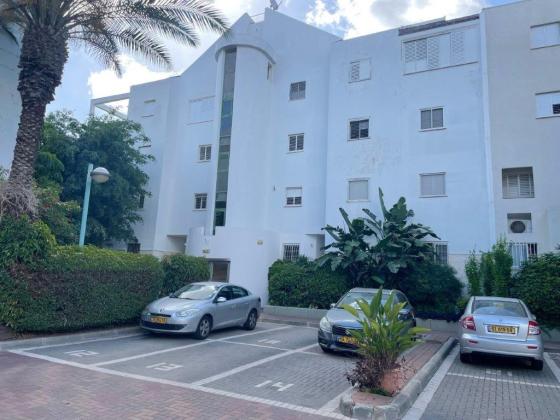 בשכונת סביוני הכפר