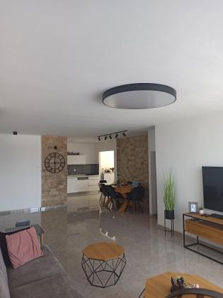 זרובבל 13, מרכז העיר מזרח