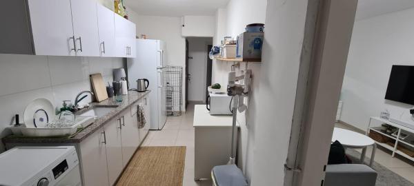 בשכונת שכונה ד