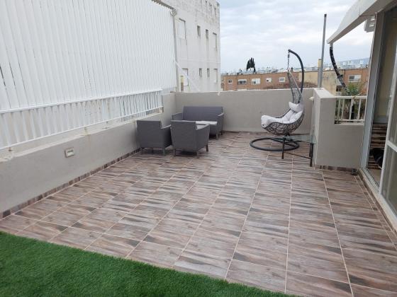 השקד 12, עין שרה