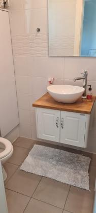 הפרדס 3, אושיות