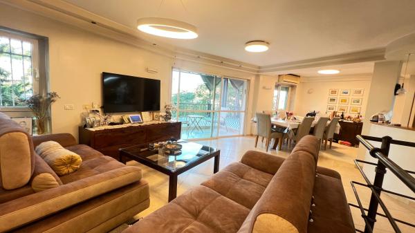 יגאל אלון 8 (רמות)