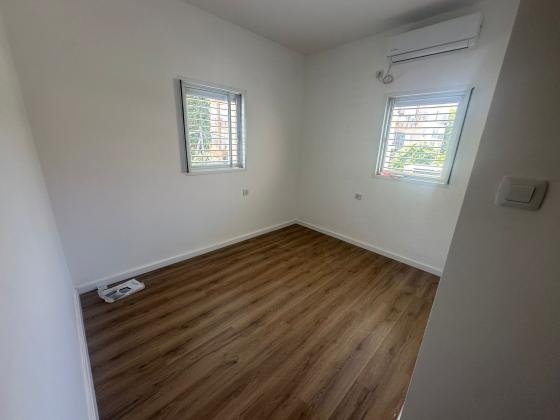 אשר ברש 32, הירוקה המרכזית