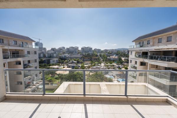 אקליפטוס 7, שער הגיא