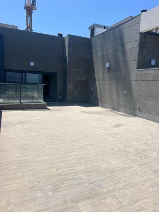 שמואל הנגיד 20, מרכז