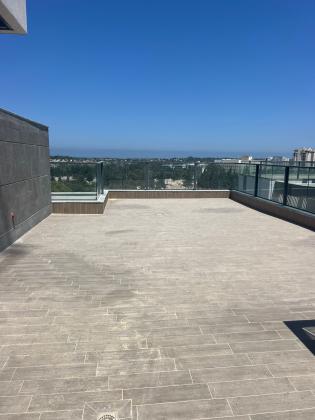 שמואל הנגיד 20, מרכז