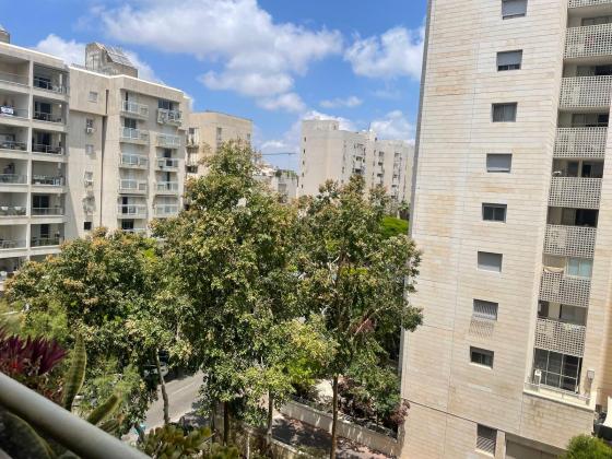 שמעון בן צבי 4, שטח 9 (בן צבי)