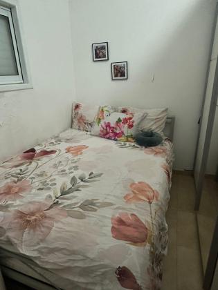 בשכונת הל"ה