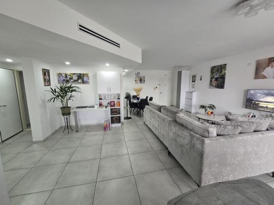 אברהם לסין 8, קרית אליעזר