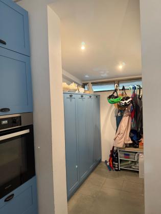 בשכונת אלון