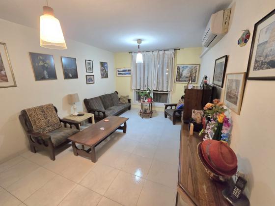 רוטנשטריך 24, כפר שלם