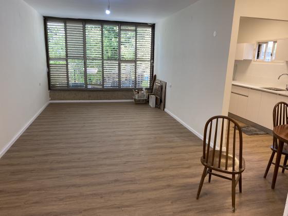 תרמ"ב 23, אברמוביץ