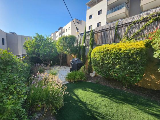 חיים הרצוג 4, מצפה העמק