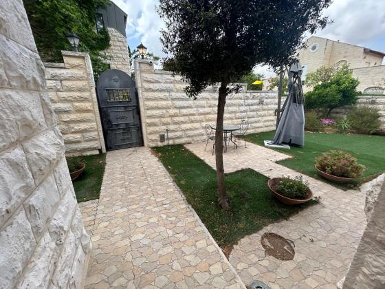 האלה 13, שכונה ג