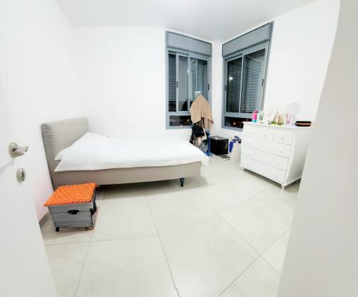 יגאל אלון 2, המרכז האזרחי