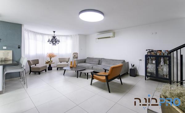 בשכונת קרית שמחה