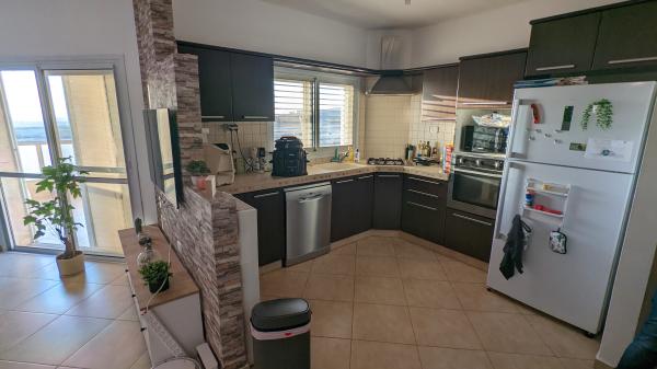 גדעון האוזנר 29, רמות ב'