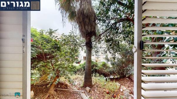 הלל 27, הדר עליון