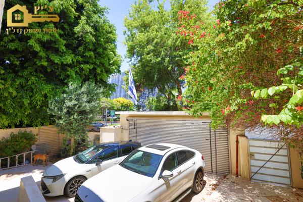 בשכונת שיכון דן