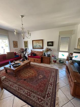 בשכונת רמת אלמוגי