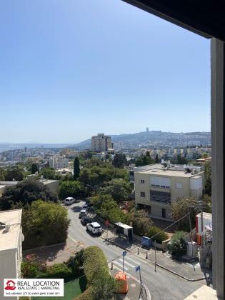 אלחנן יצחק, מרכז הכרמל