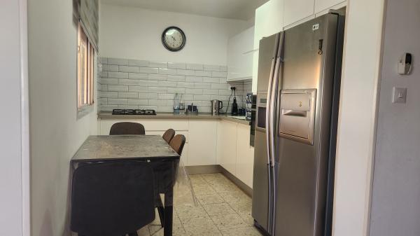 מנחם בגין 15, נווה הדרים