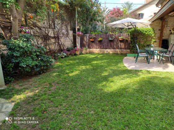 בשכונת מוצקין;דובדבן הכפר;כיסופים