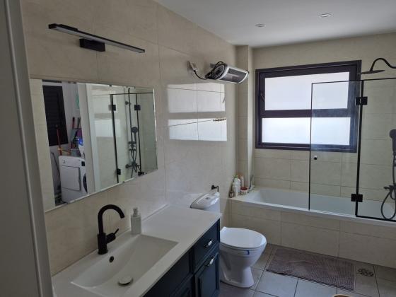 אורנה פורת 3, הרקפות