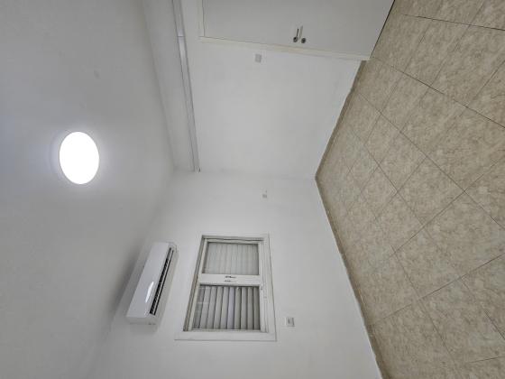 חביבה רייק 11, שיכון ותיקים