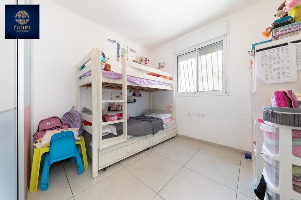 משה רבנו 3, אחיסמך