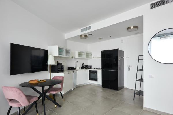 יצחק גרציאני 8, שרונה