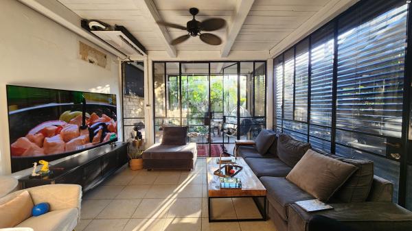 הברוש 22, צורן