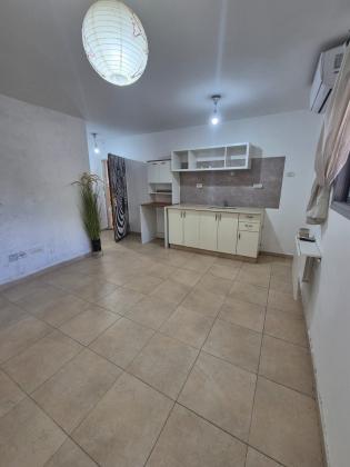 הבושם, לבנה וידידיה