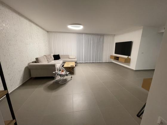 מרים הנביאה 15, פסגות אפק