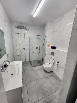 אחד העם 18, מרכז העיר