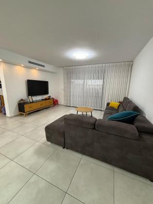 עפרה חזה, משכנות אומנים (כורדני)