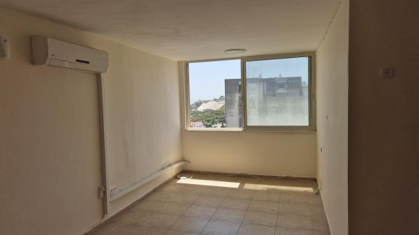 הפרחים 9, רוממה החדשה