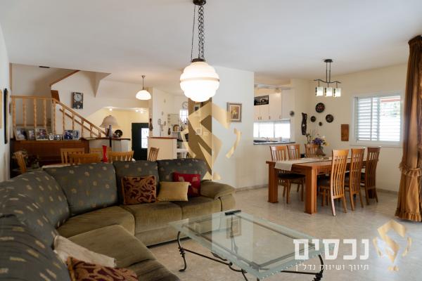 משה תבורי 13, צמרת גנים