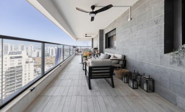 יונתן רטוש 3, פסגות אפק