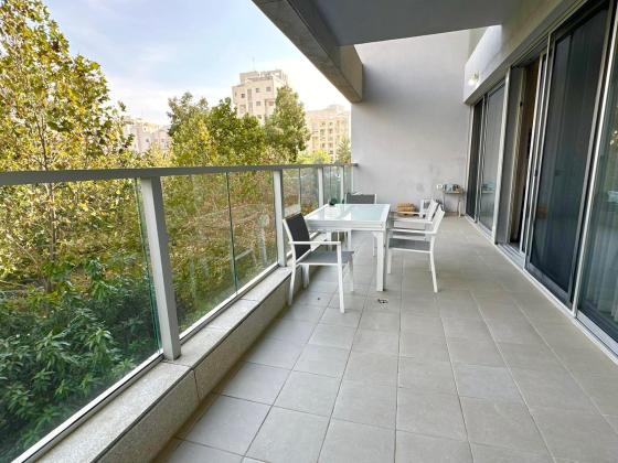 בשכונת נווה גן