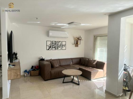 מעגלי יבנה 114, קטמון א-ו