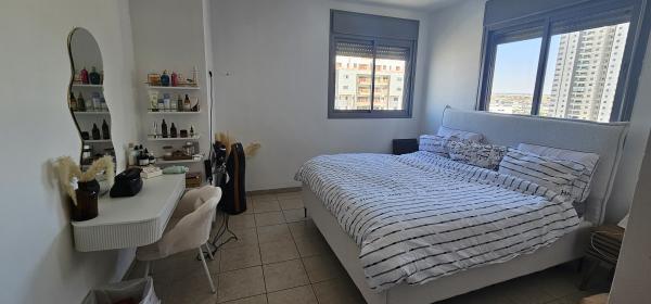 הנרייטה סאלד 8, כרמי גת