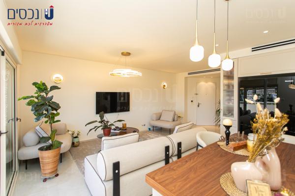 שדרות קיש, מרכז הכרמל